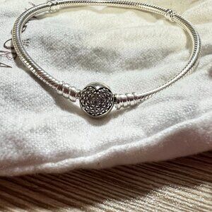 NWOT Pandora bracelet size 7.9